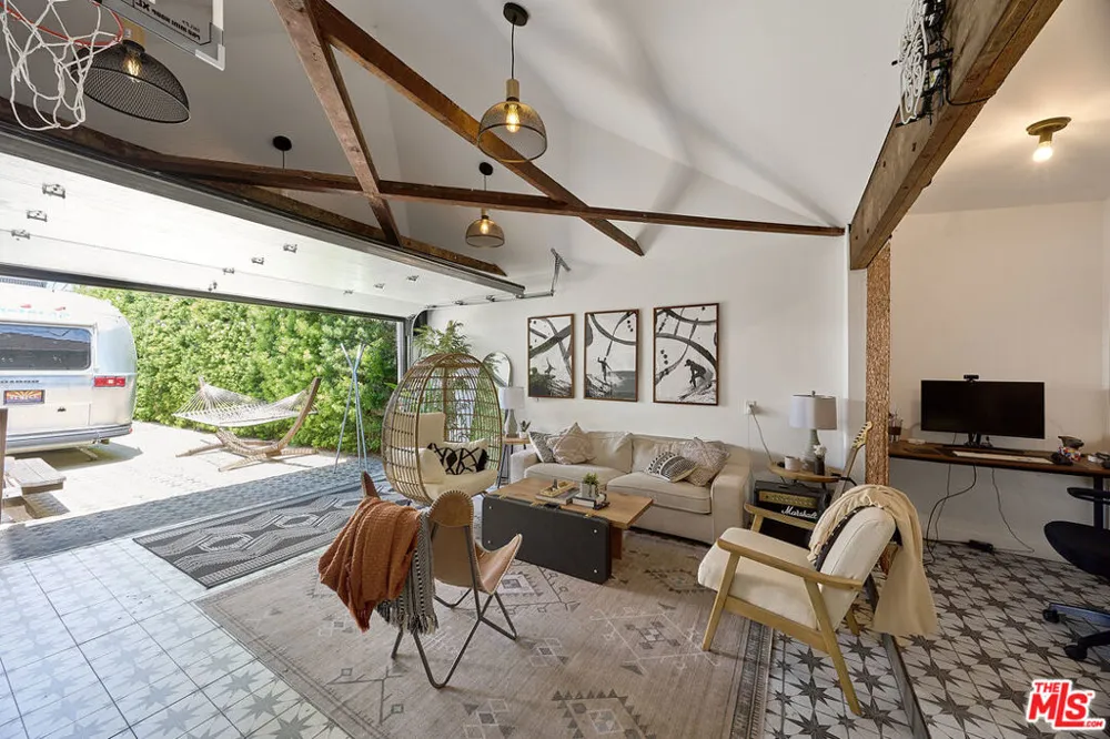 526 Victoria Avenue Los Angeles, CA 90291