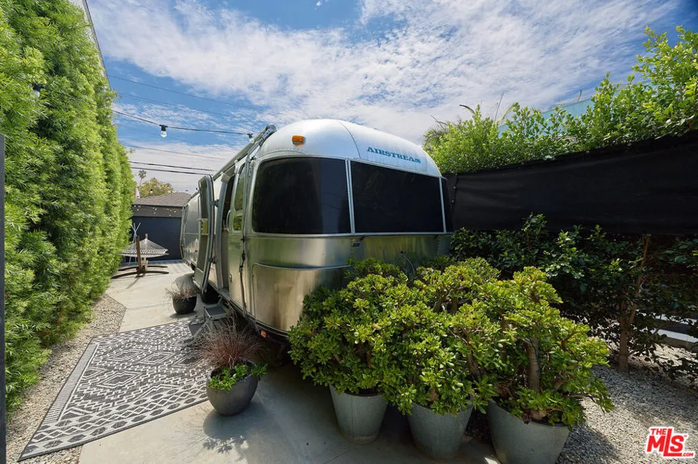 526 Victoria Avenue Los Angeles, CA 90291