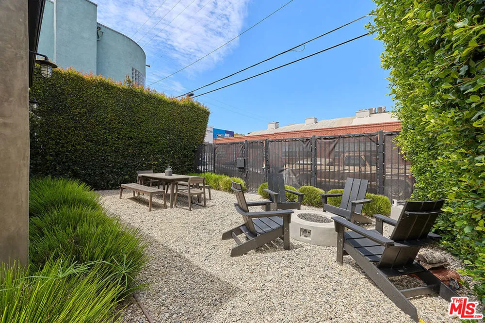 526 Victoria Avenue Los Angeles, CA 90291