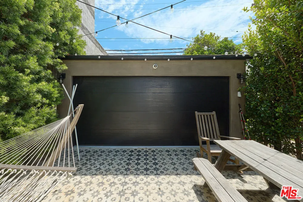 526 Victoria Avenue Los Angeles, CA 90291