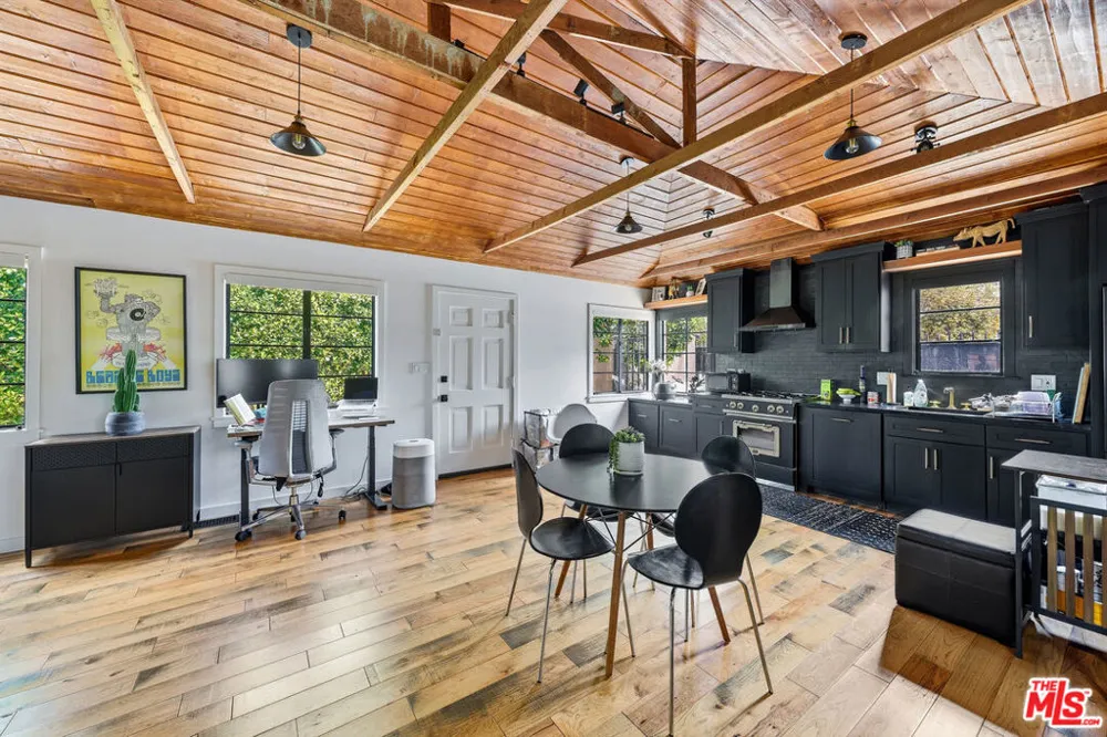 526 Victoria Avenue Los Angeles, CA 90291