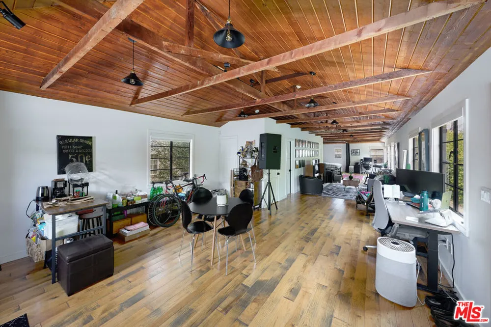 526 Victoria Avenue Los Angeles, CA 90291