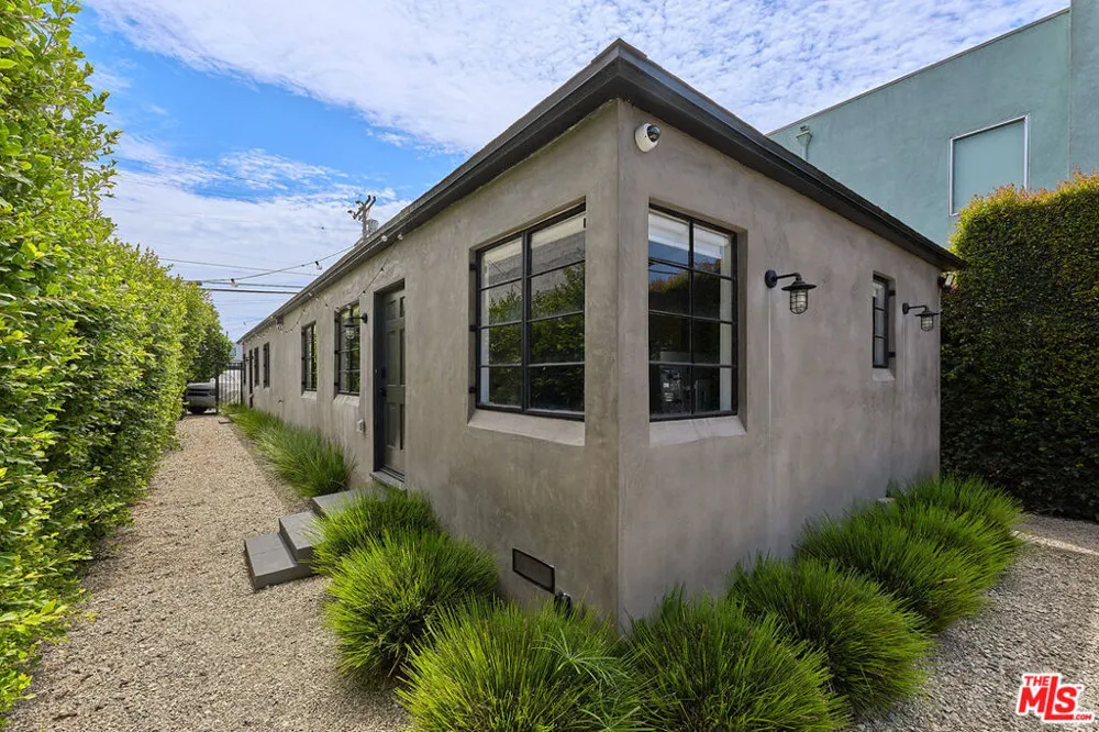 526 Victoria Avenue Los Angeles, CA 90291