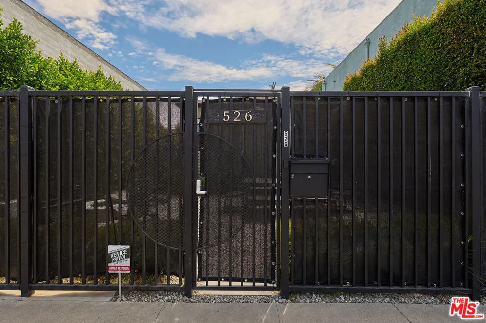 526 Victoria Avenue Los Angeles, CA 90291