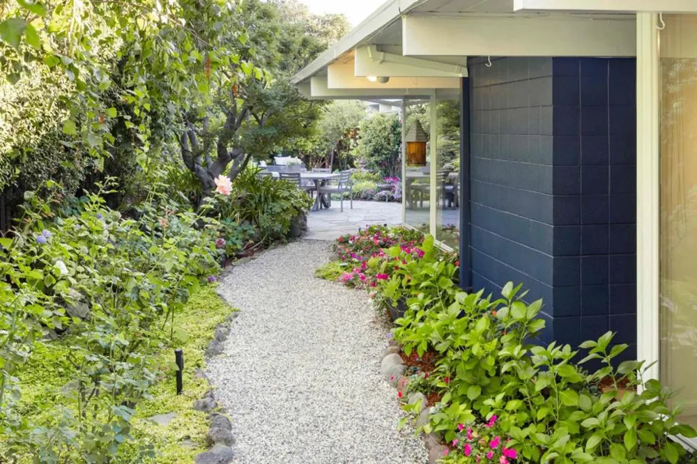 788 Ames Avenue Palo Alto, CA 94303