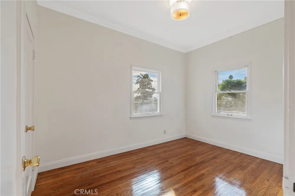 1325 E Altadena Altadena, CA 91001