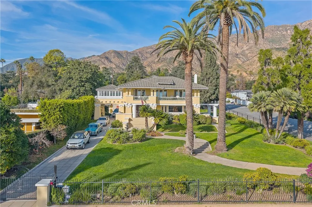 1325 E Altadena Altadena, CA 91001
