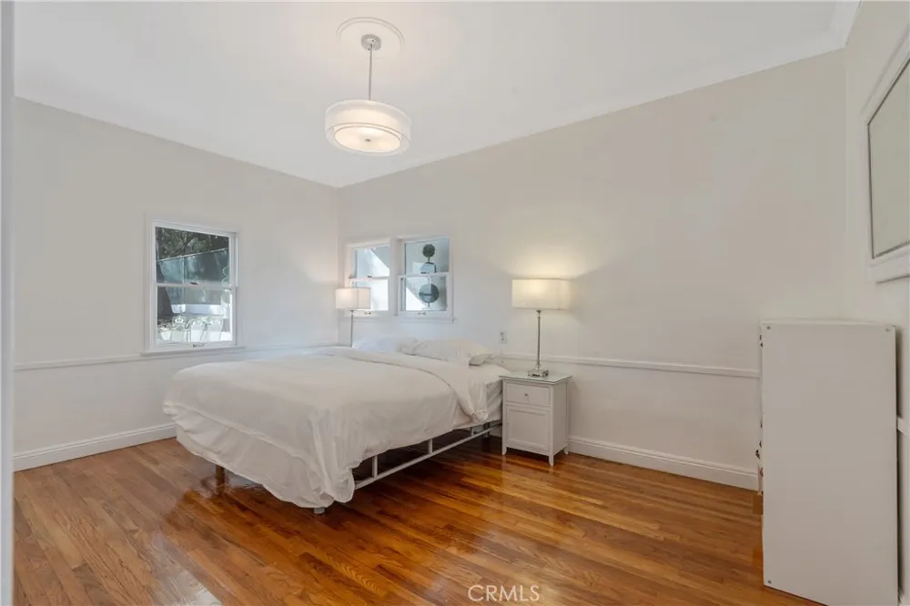 1325 E Altadena Altadena, CA 91001