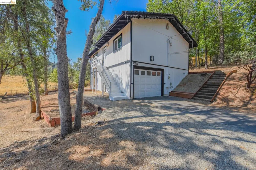 20472 Sherry Lane Soulsbyville, CA 95372