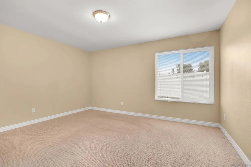 2421 S Barcelona Spring Valley, CA 91977