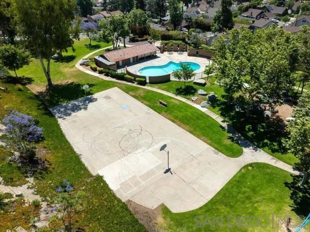 2421 S Barcelona Spring Valley, CA 91977