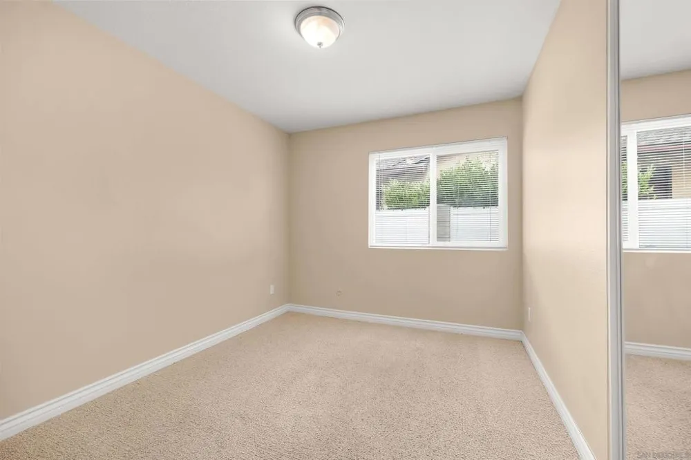 2421 S Barcelona Spring Valley, CA 91977