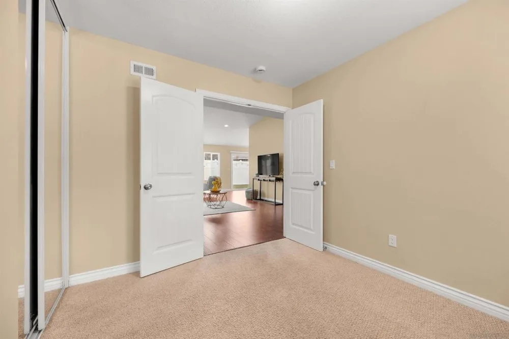 2421 S Barcelona Spring Valley, CA 91977