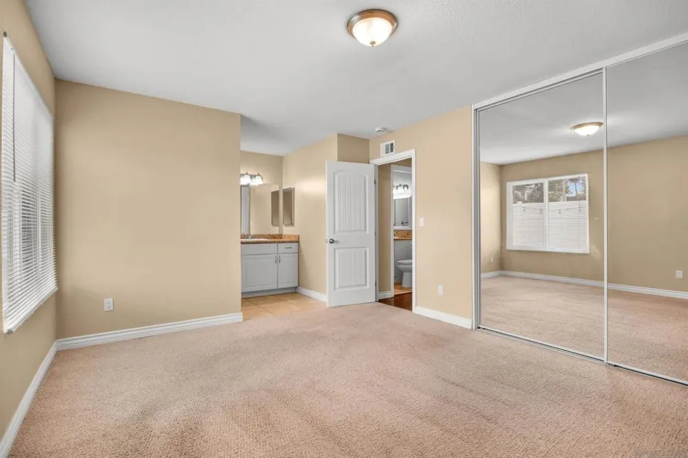 2421 S Barcelona Spring Valley, CA 91977