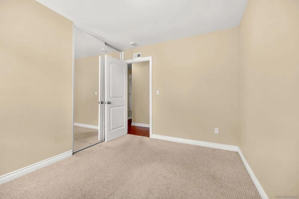 2421 S Barcelona Spring Valley, CA 91977