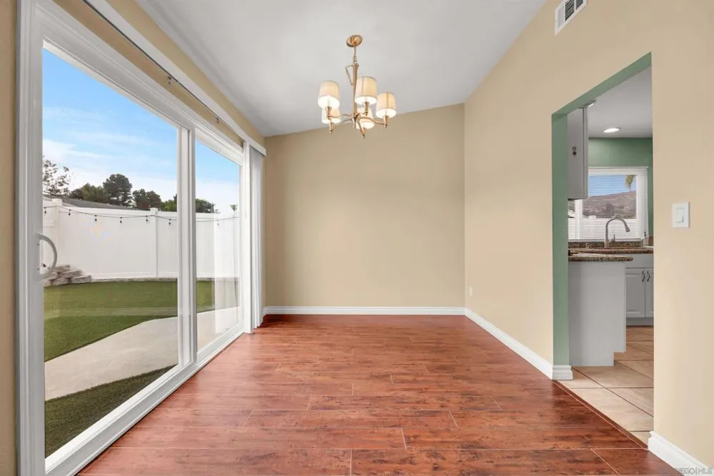 2421 S Barcelona Spring Valley, CA 91977