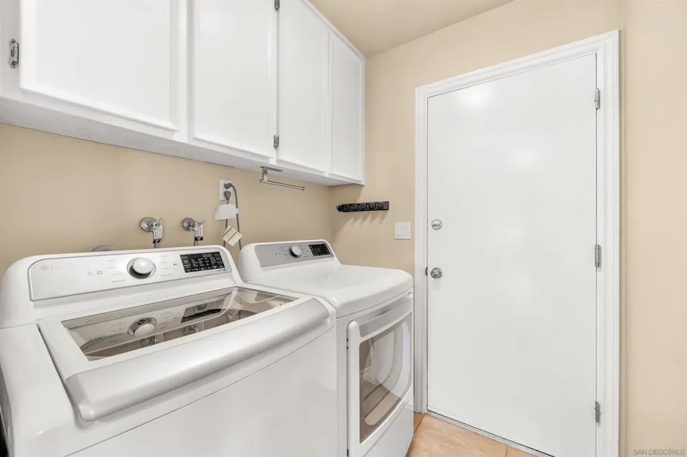 2421 S Barcelona Spring Valley, CA 91977