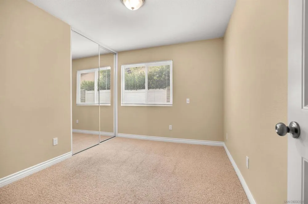 2421 S Barcelona Spring Valley, CA 91977