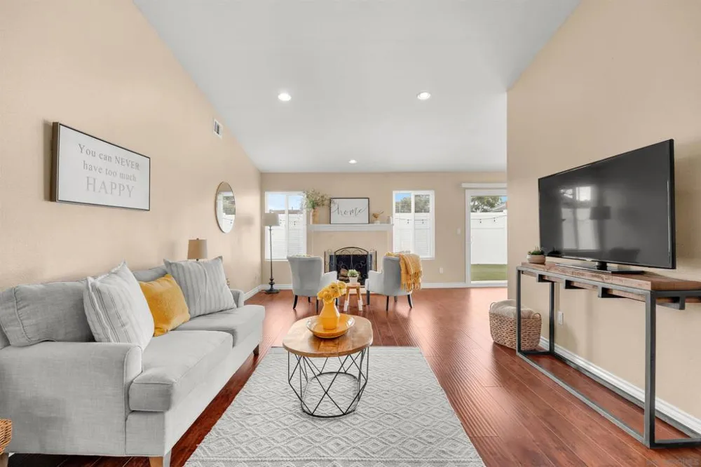 2421 S Barcelona Spring Valley, CA 91977