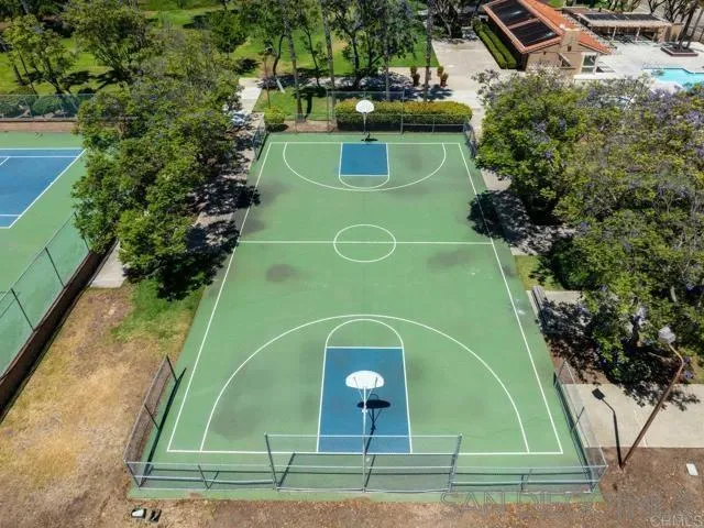 2421 S Barcelona Spring Valley, CA 91977