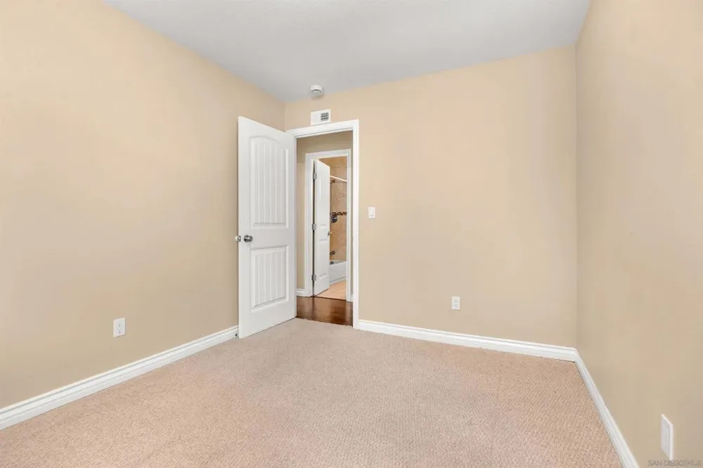 2421 S Barcelona Spring Valley, CA 91977