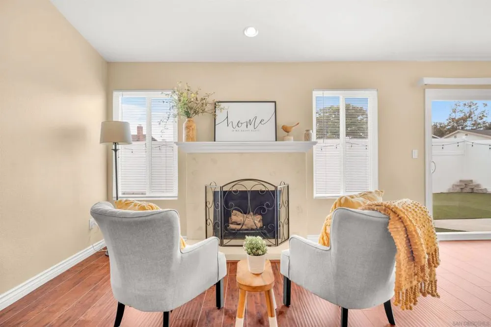 2421 S Barcelona Spring Valley, CA 91977
