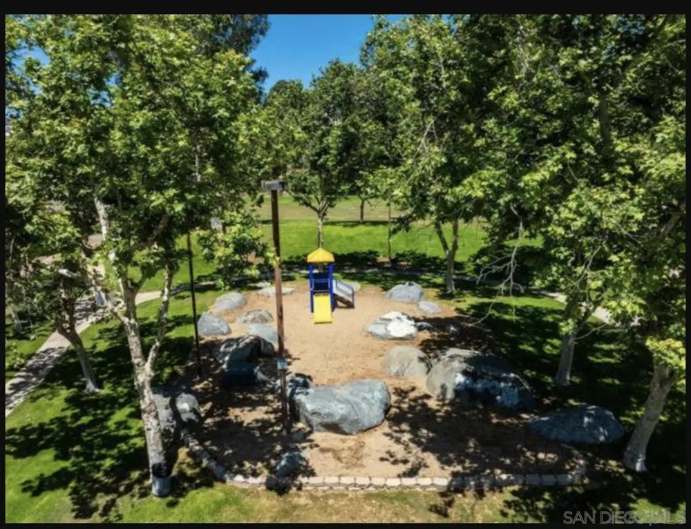 2421 S Barcelona Spring Valley, CA 91977