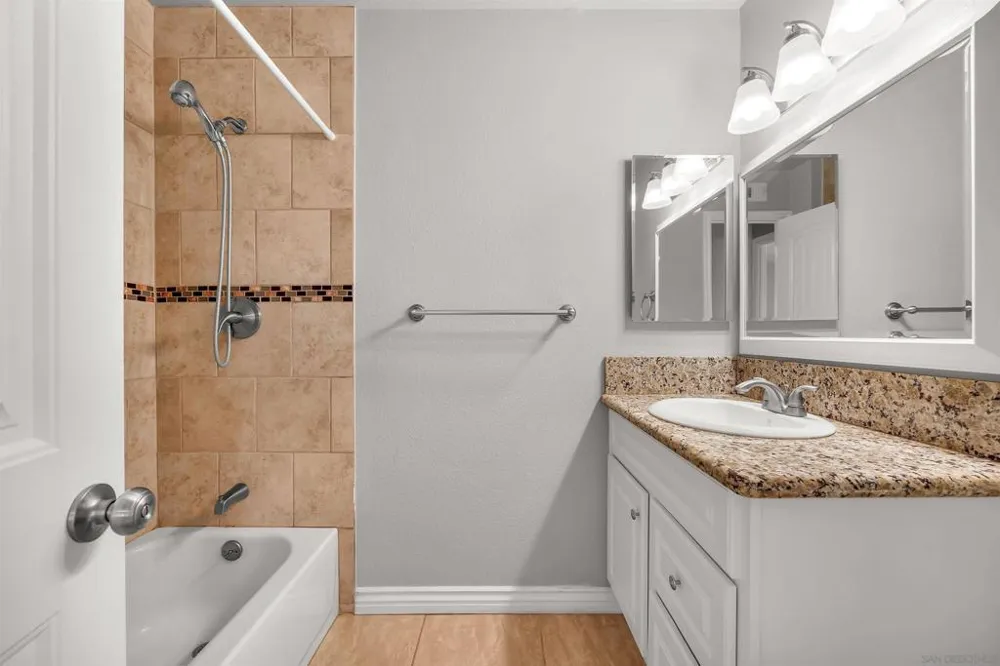 2421 S Barcelona Spring Valley, CA 91977
