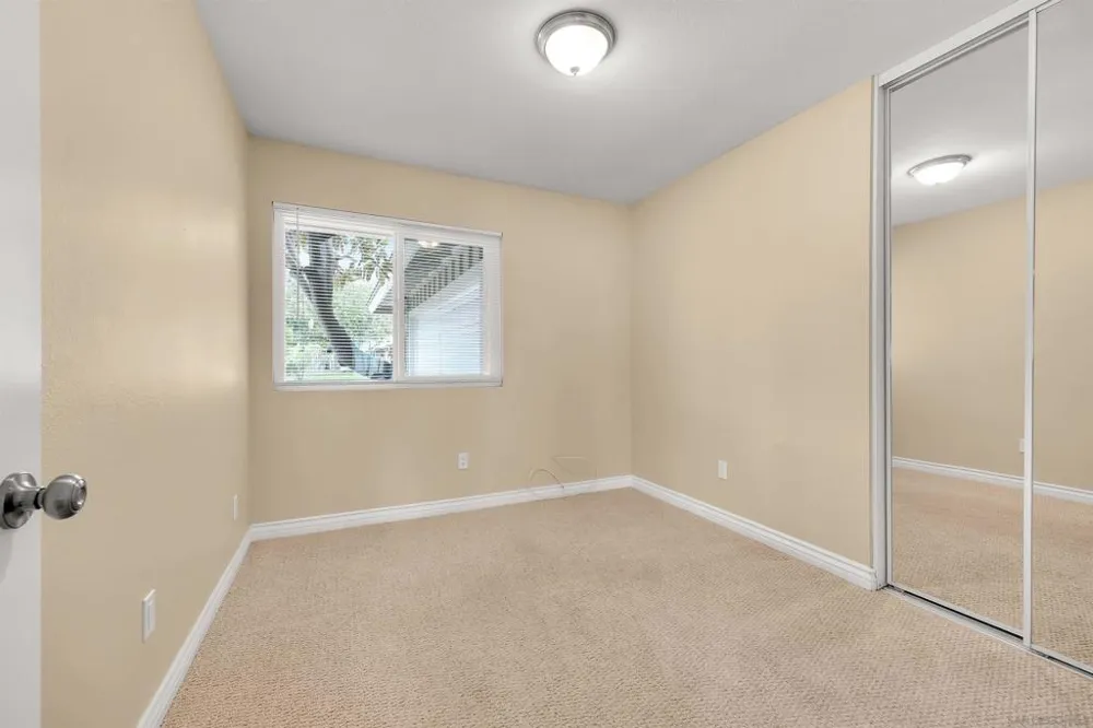 2421 S Barcelona Spring Valley, CA 91977