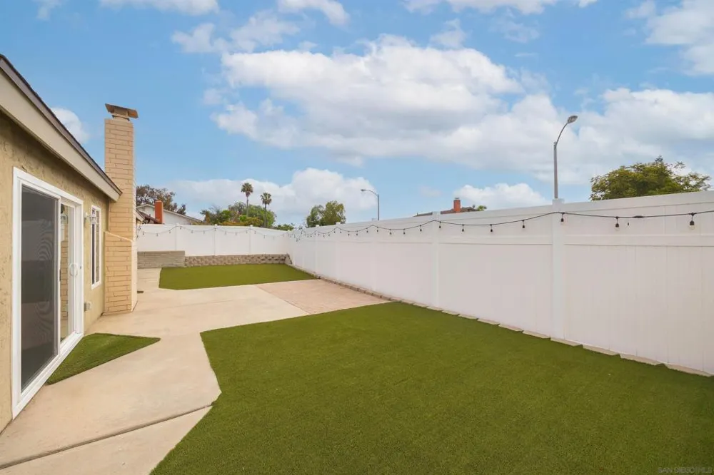 2421 S Barcelona Spring Valley, CA 91977