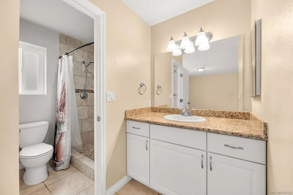 2421 S Barcelona Spring Valley, CA 91977
