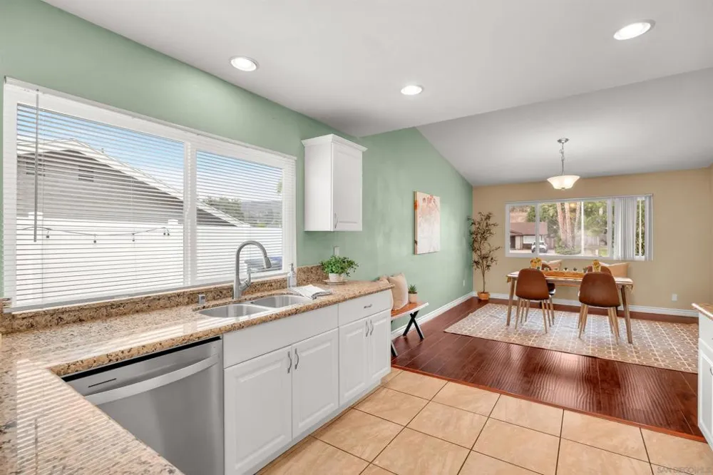 2421 S Barcelona Spring Valley, CA 91977