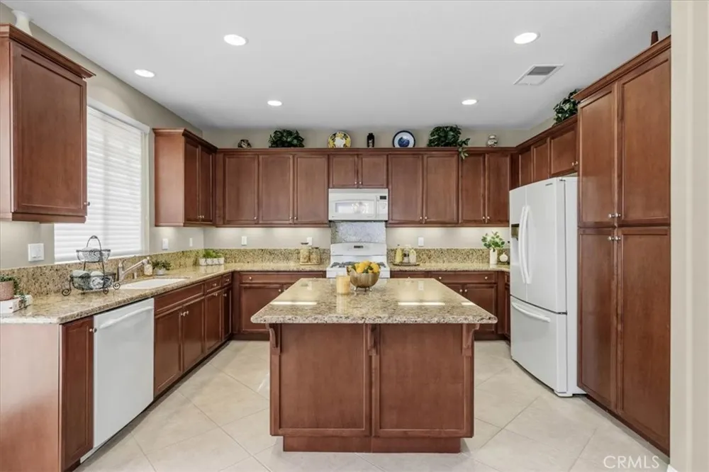 266 Bridle Trail Beaumont, CA 92223