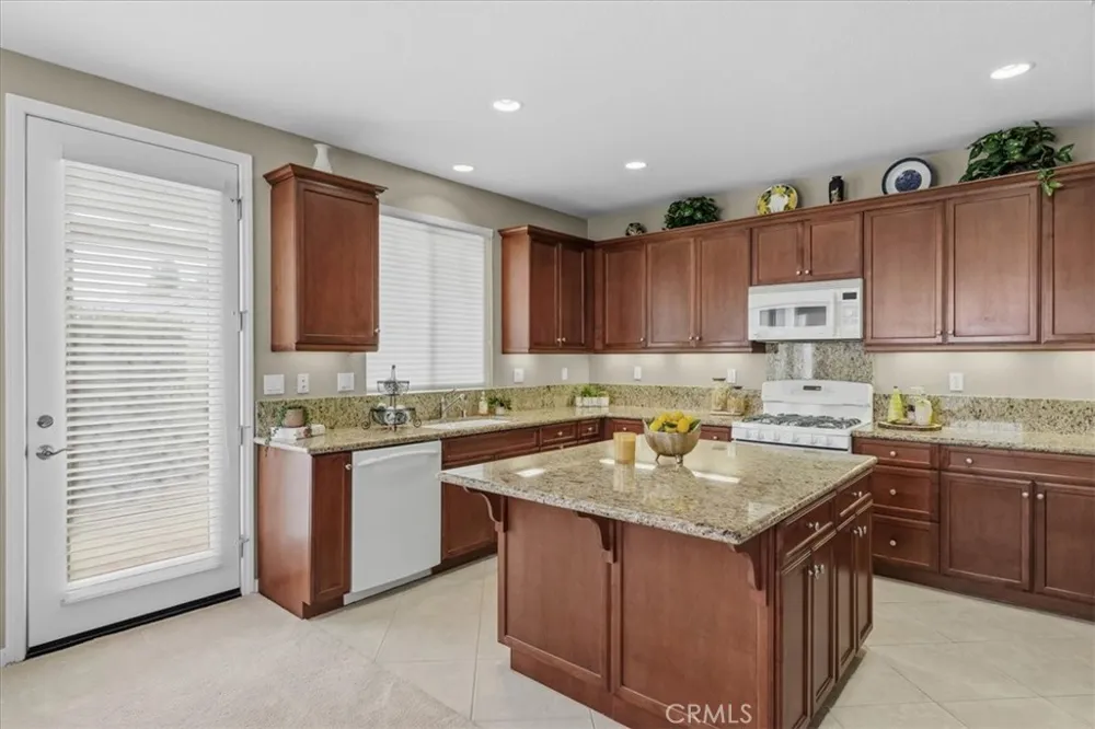 266 Bridle Trail Beaumont, CA 92223