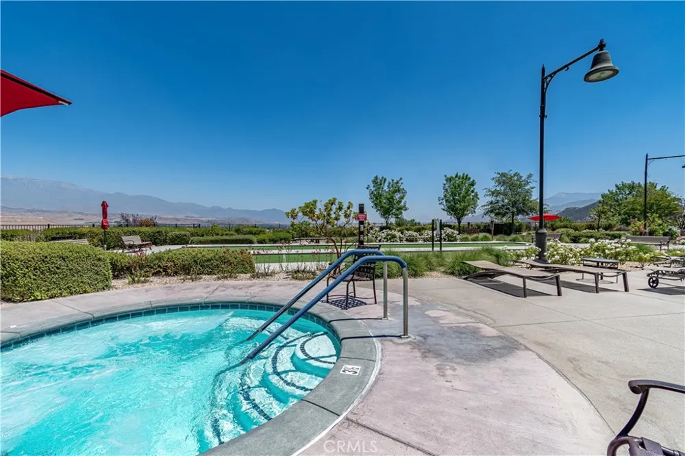 266 Bridle Trail Beaumont, CA 92223