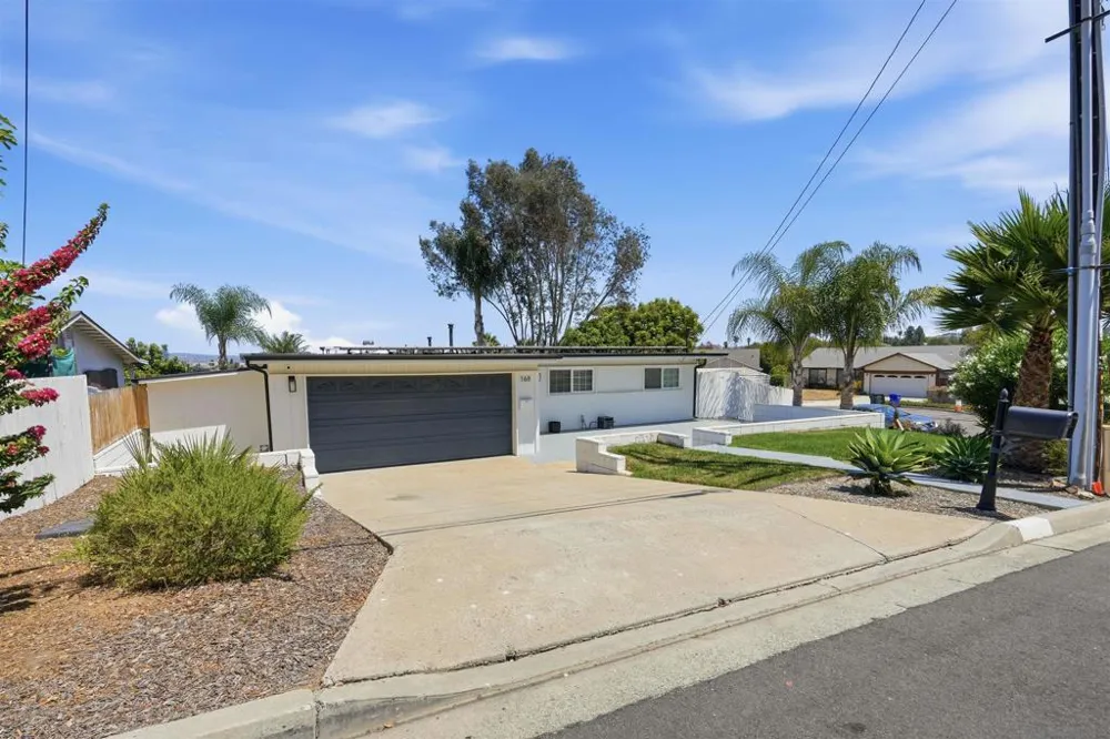 168 Manton Way Vista, CA 92084