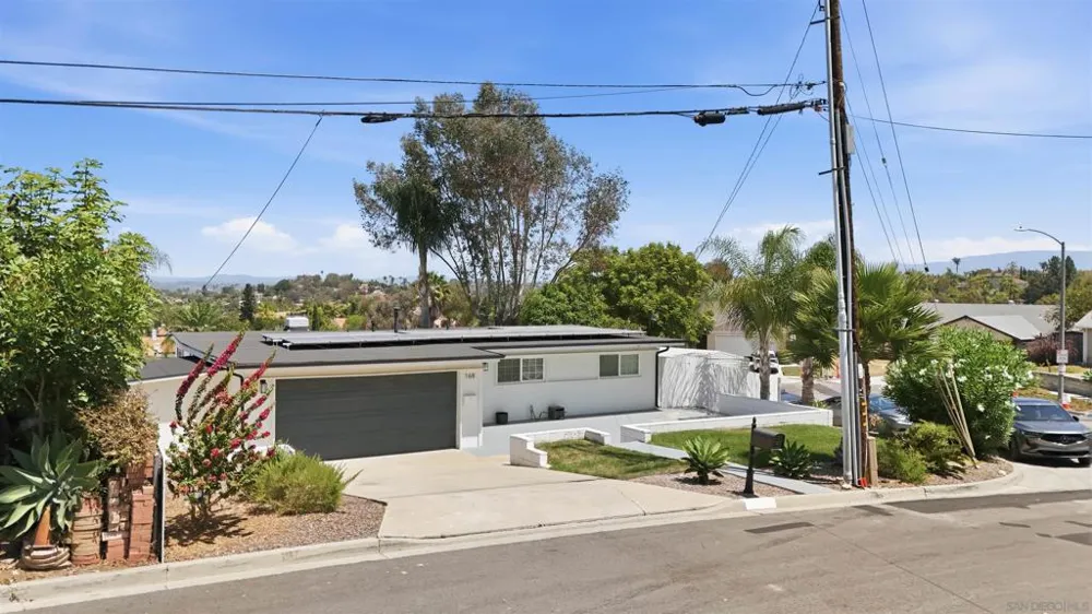 168 Manton Way Vista, CA 92084