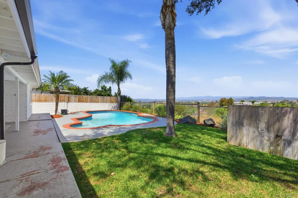 168 Manton Way Vista, CA 92084