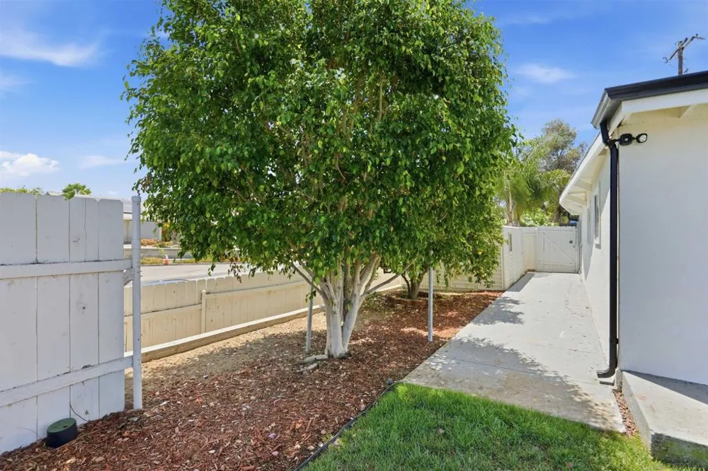 168 Manton Way Vista, CA 92084
