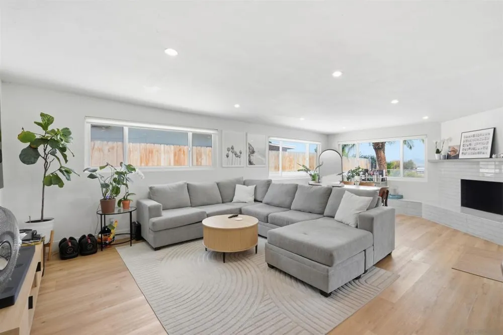 168 Manton Way Vista, CA 92084