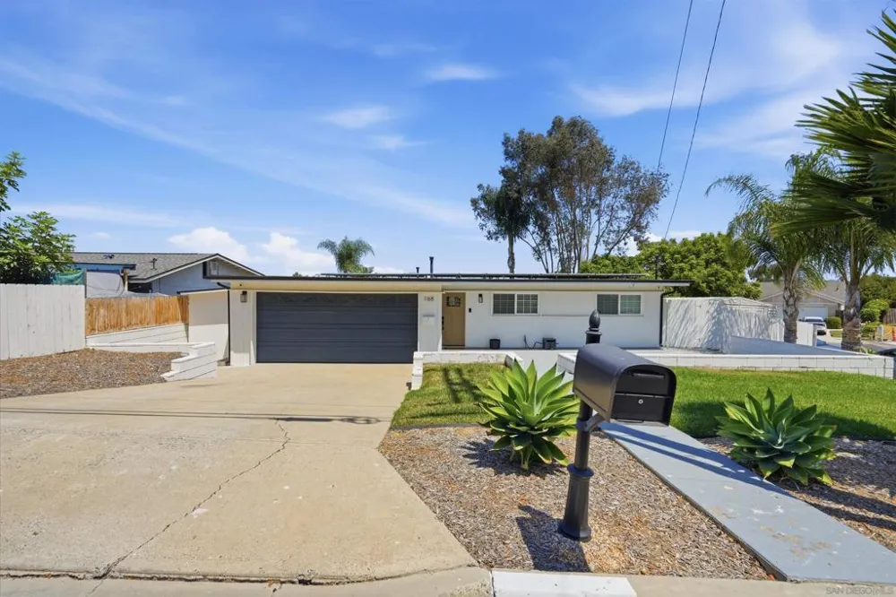 168 Manton Way Vista, CA 92084