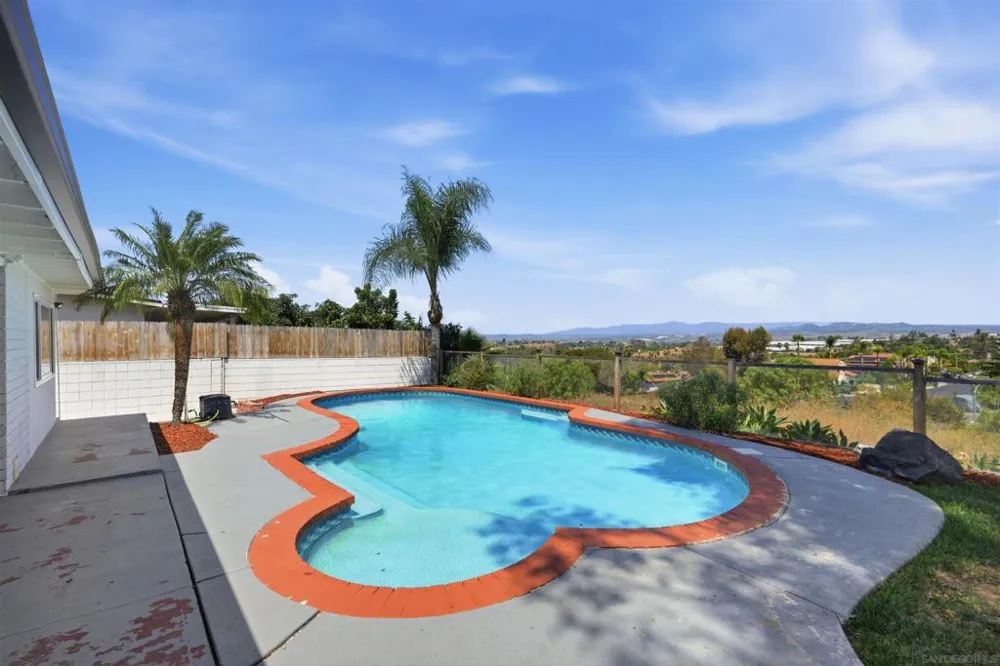 168 Manton Way Vista, CA 92084