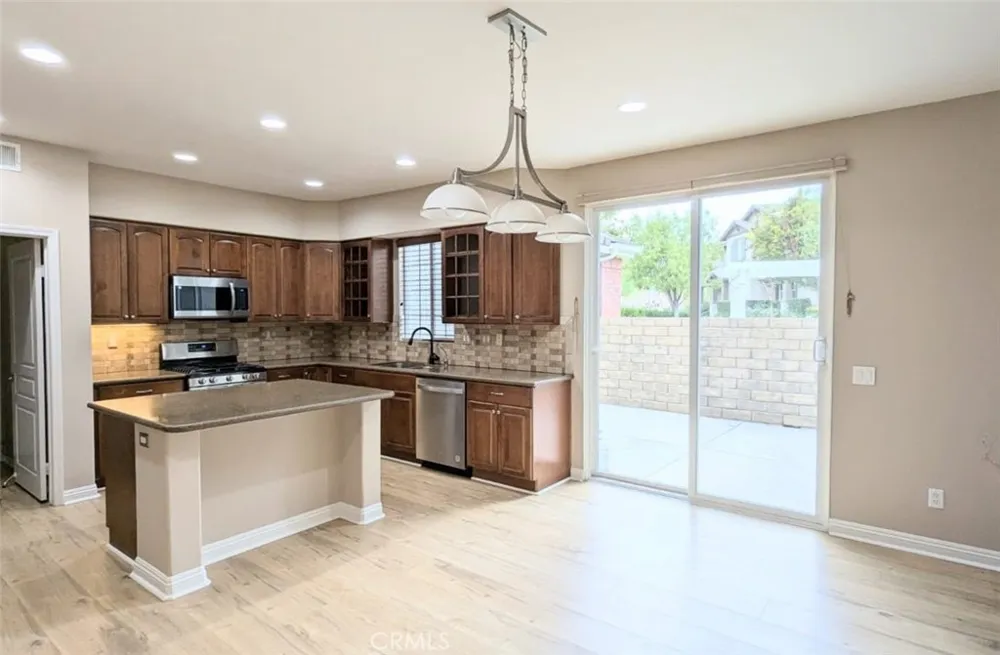 27469 Coldwater Valencia, CA 91354
