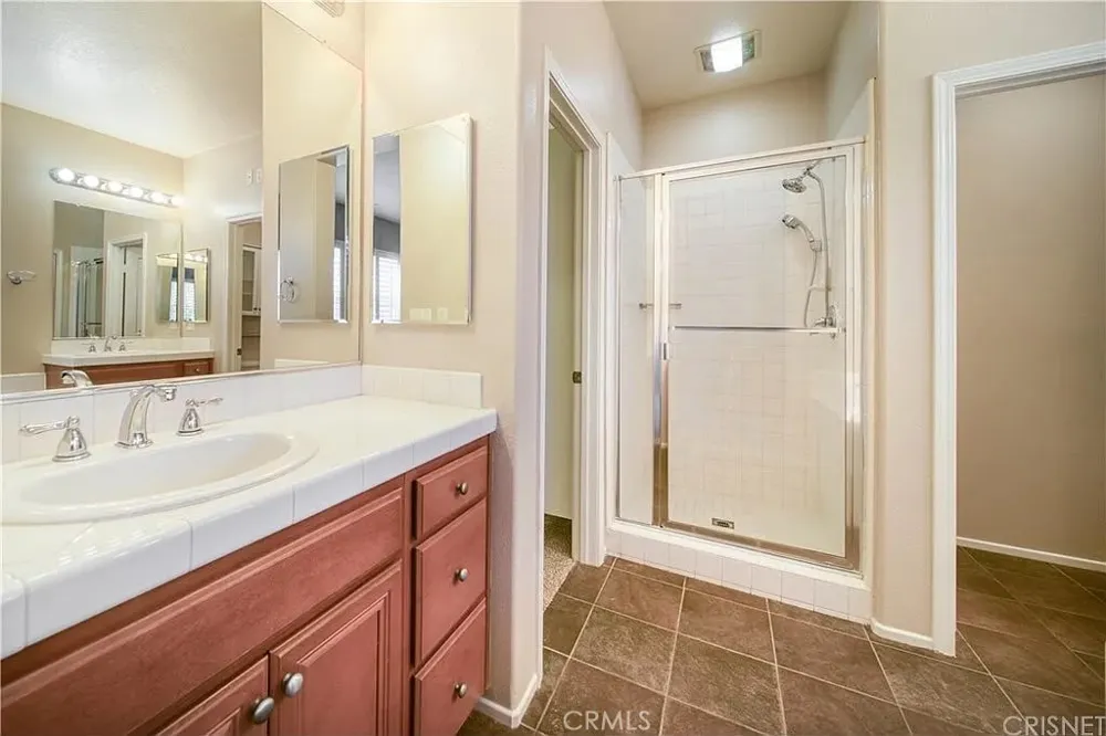27469 Coldwater Valencia, CA 91354