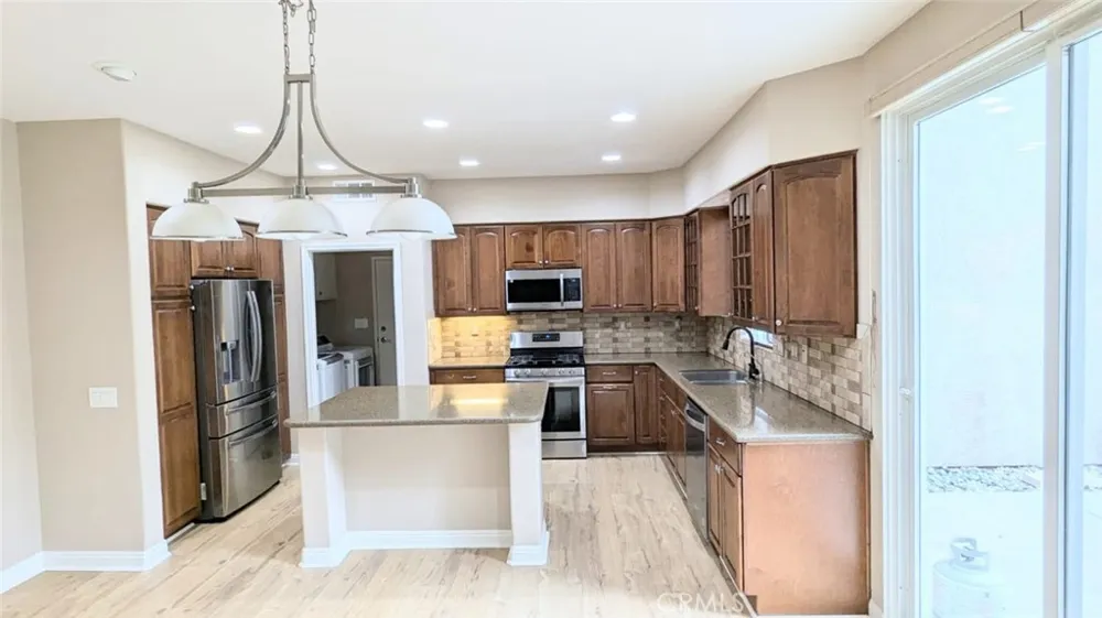 27469 Coldwater Valencia, CA 91354