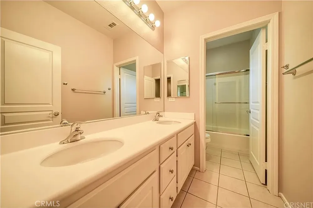 27469 Coldwater Valencia, CA 91354
