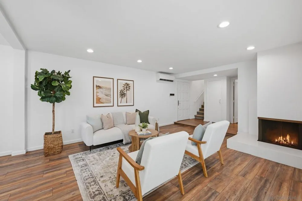 8963 Caminito Fresco La Jolla, CA 92037