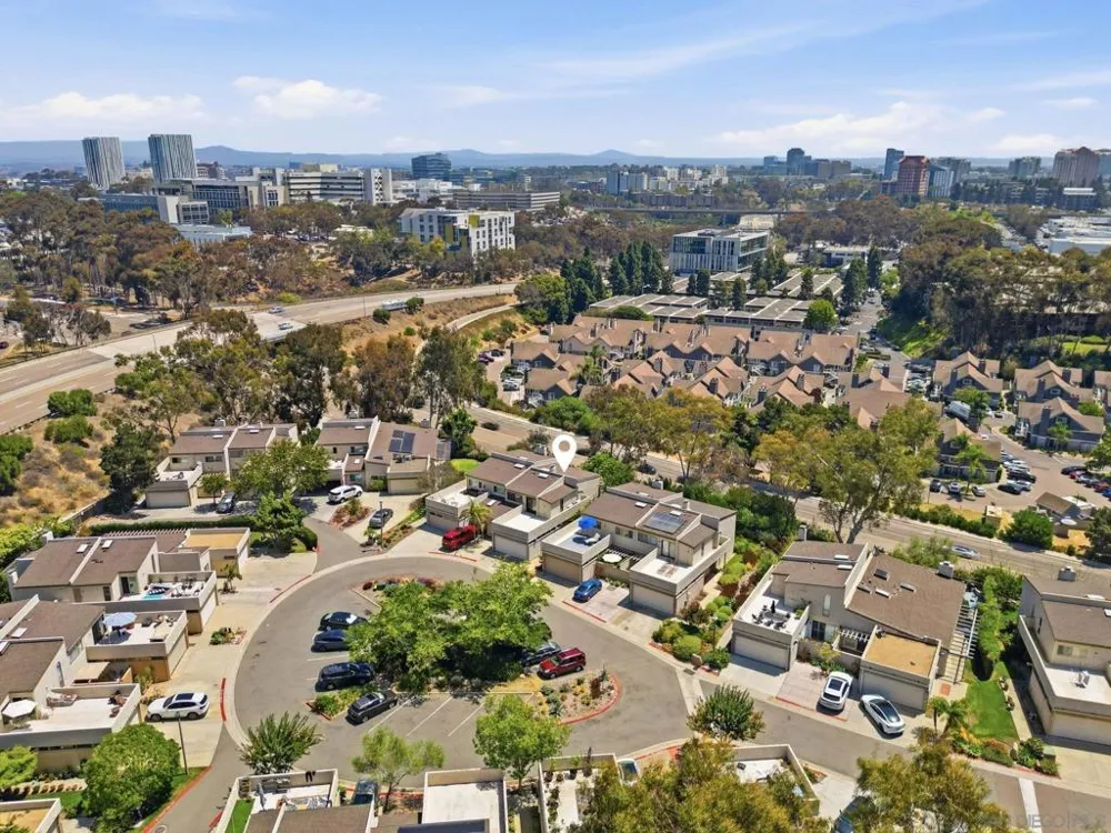 8963 Caminito Fresco La Jolla, CA 92037