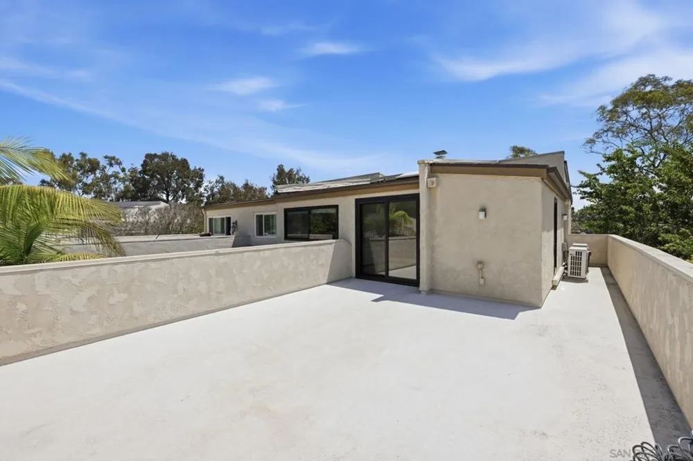8963 Caminito Fresco La Jolla, CA 92037