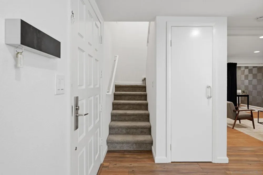 8963 Caminito Fresco La Jolla, CA 92037